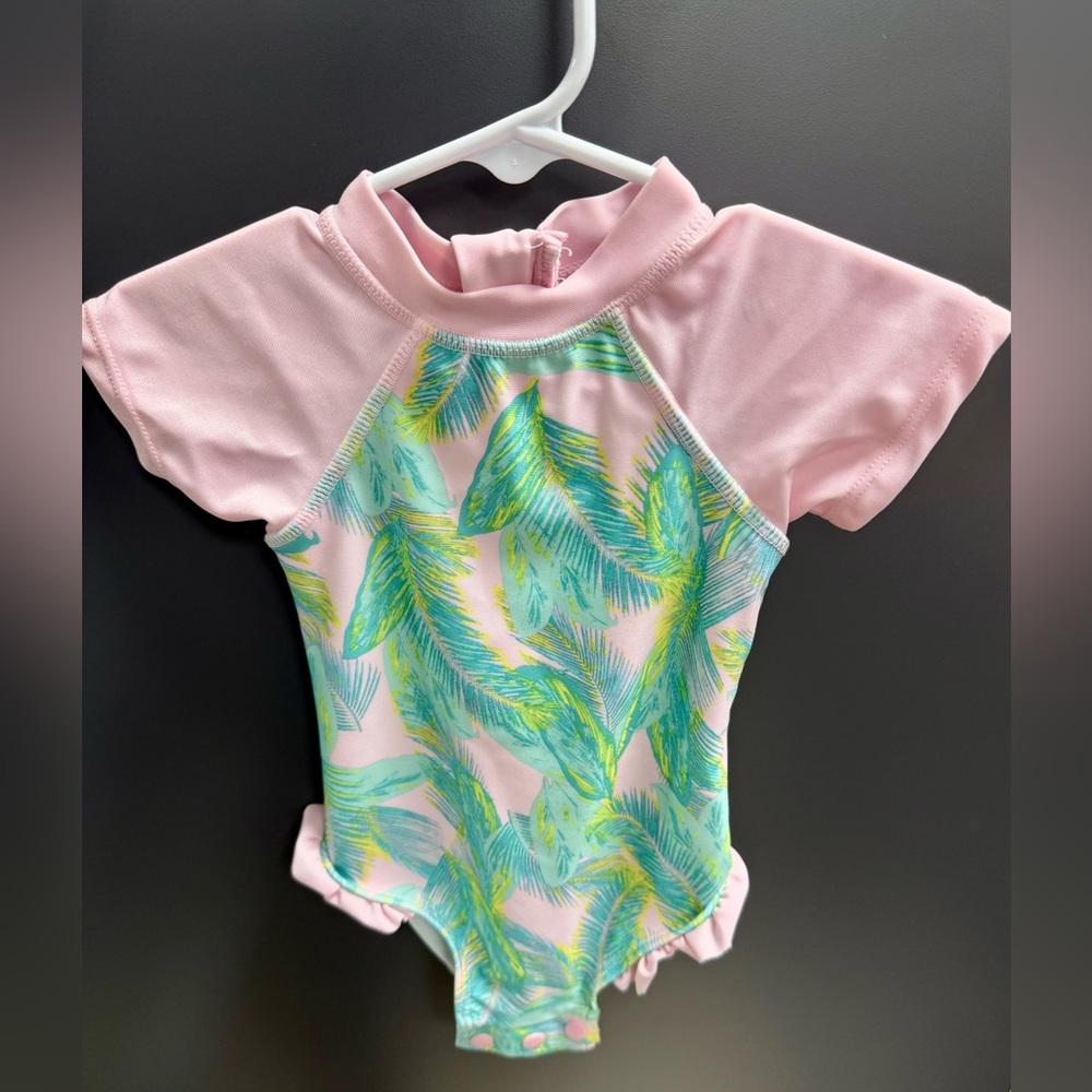 Pink & Palm Leaf Baby Rash Guard Swimsuit
Size: 12 Months
Brand: Floatimini